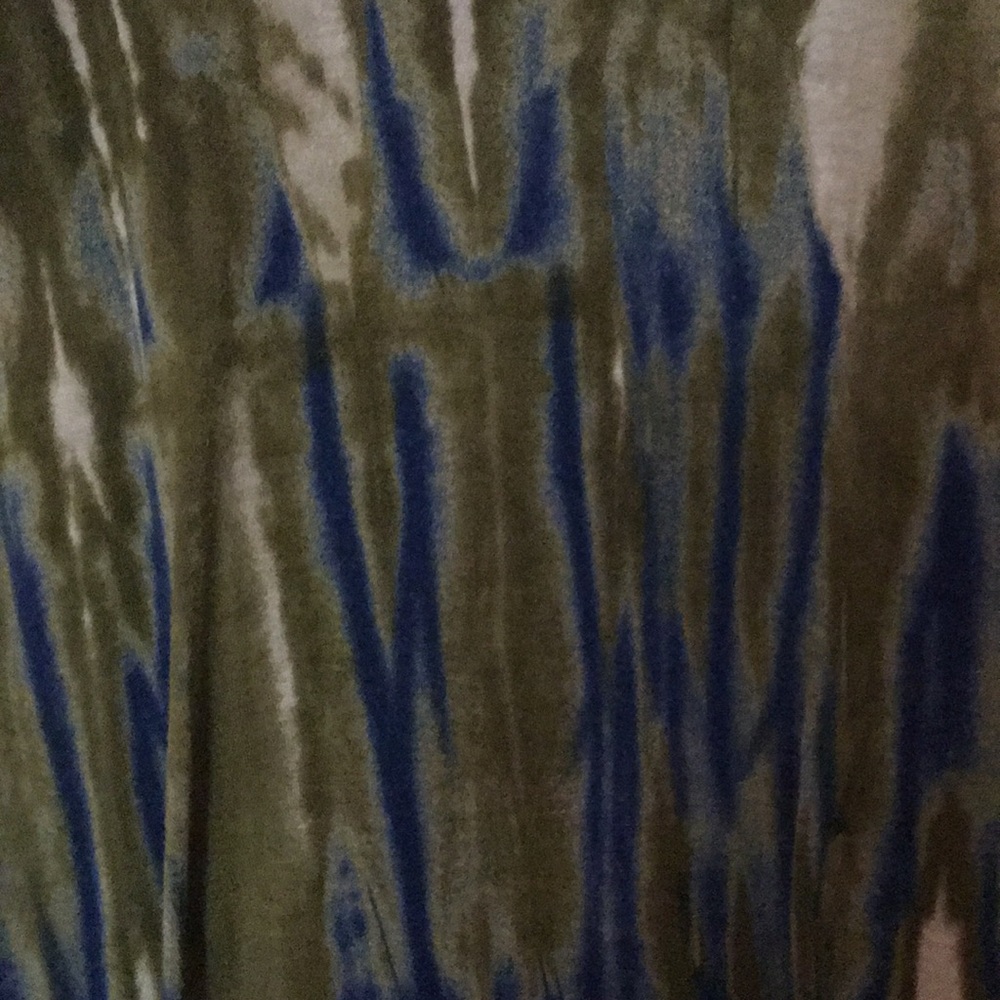 Fitted tee. - Picture 2 of 4